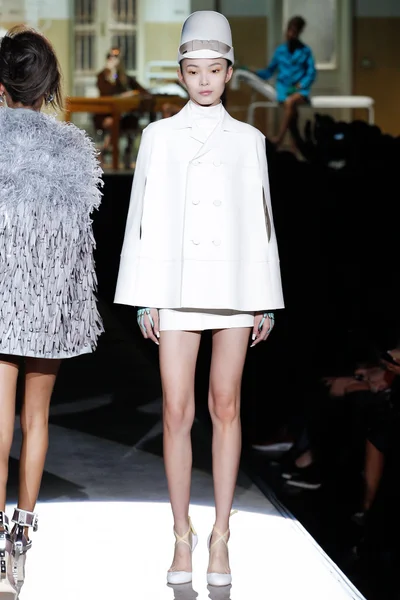 Look 3